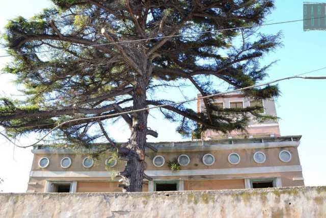 Bari, l'abbandono di Villa Rosa: ci� che resta dell'antica ed elegante San Girolamo